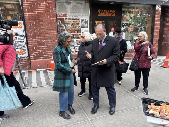 Comptroller Brad Lander, who is one of the eight candidates in the Democratic primary for mayor, hits the campaign trail outside Zabar’s on the Upper West Side on the first day of petitioning on Feb. 25.