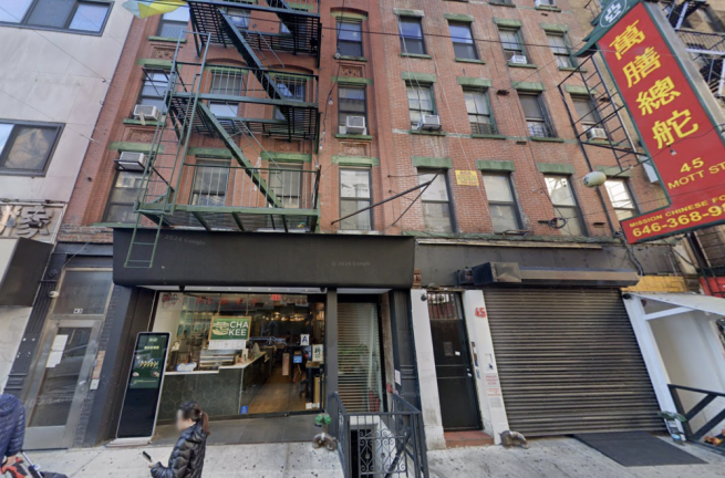 A street view of 43 and 45 Mott Street in Chinatown, featuring Cha Kee restaurant on the left and the shuttered storefront of 45 Mott Street, home to Mission Chinese Food and Basement speakeasy. Screenshot via Google Maps Street View.