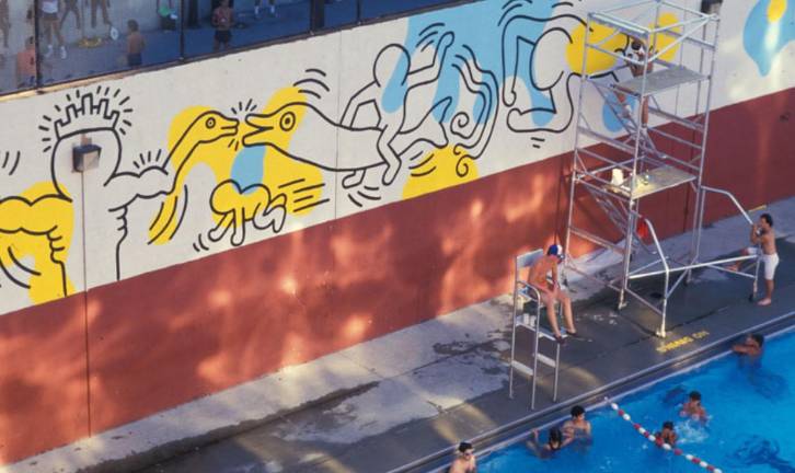 The Tony Dapolito Rec. Center’s swimming pool, with its famed Keith Haring mural, was closed for repairs in 2019. After public outcry over the Park Dept.’s plan to demolish the center, the agency now says that it will reconstruct the mural and build a new pool in the abutting J. J. Walker Park.