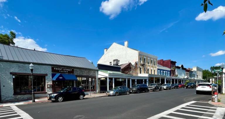 On historic Front Street in Kingston’s Stockade District, at the north end of well-preserved Wall Street, a chance to eat and drink is enhanced by upscale restaurants housed in 19th Century buildings.