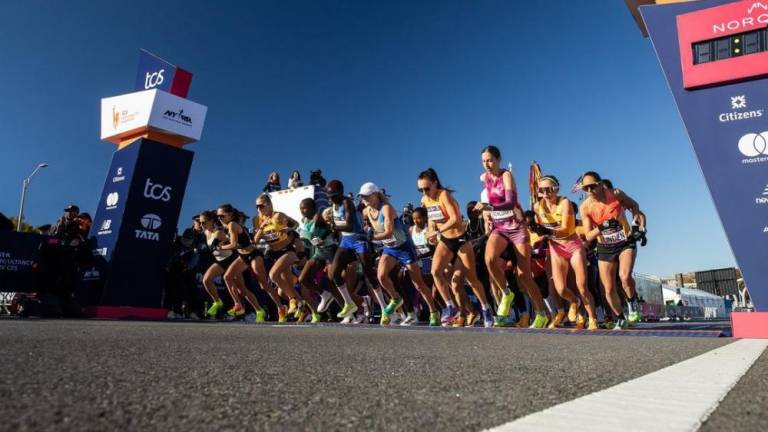 Start of the professional women’s race on Verrazano Bridge.