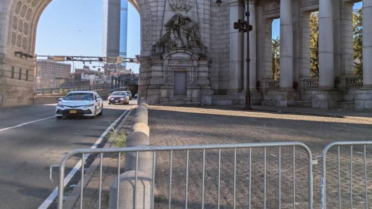 Manhattan Bridge morning, October 18, 2024. NYPD crowd barriers keeping the vagrants out.