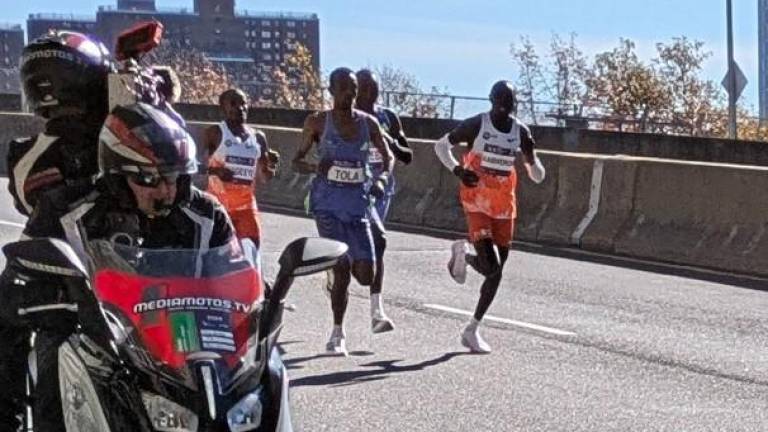 The men’s leaders coming down off the Madison Avenue Bridge entering Manhattan.